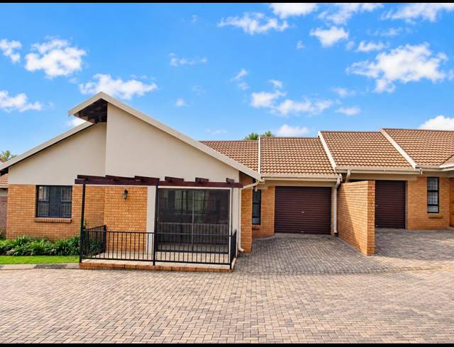 2 BEDROOM TOWNHOUSE FOR SALE IN LANGENHOVENPARK